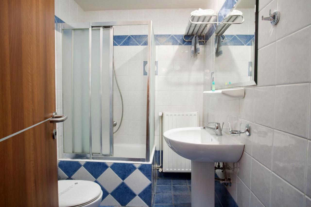 Blue Sea Hotel Мітіліні Екстер'єр фото