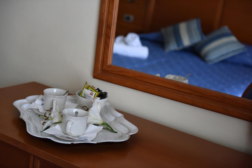 Blue Sea Hotel Мітіліні Екстер'єр фото