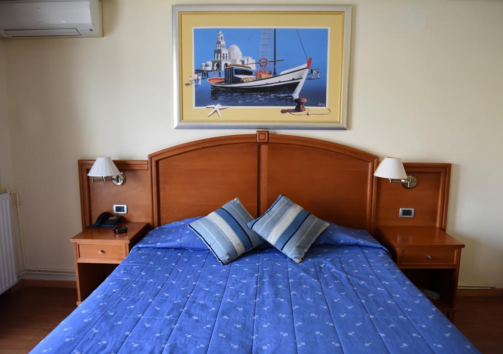 Blue Sea Hotel Мітіліні Екстер'єр фото