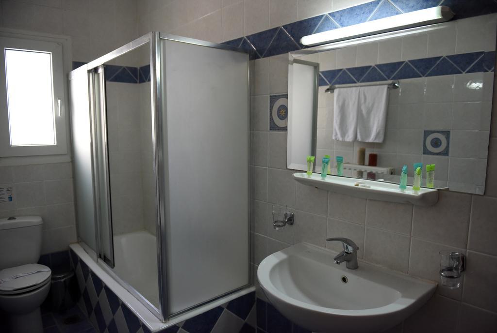 Blue Sea Hotel Мітіліні Екстер'єр фото